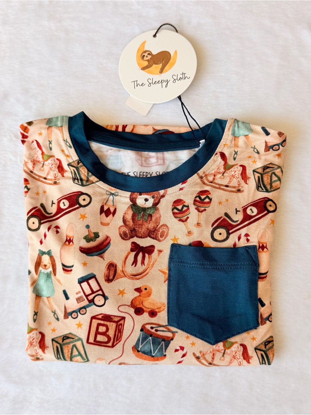 ✨NWT - The Sleepy Sloth Vintage Toy Long Sleeve Pocket Tee - Size 2-3